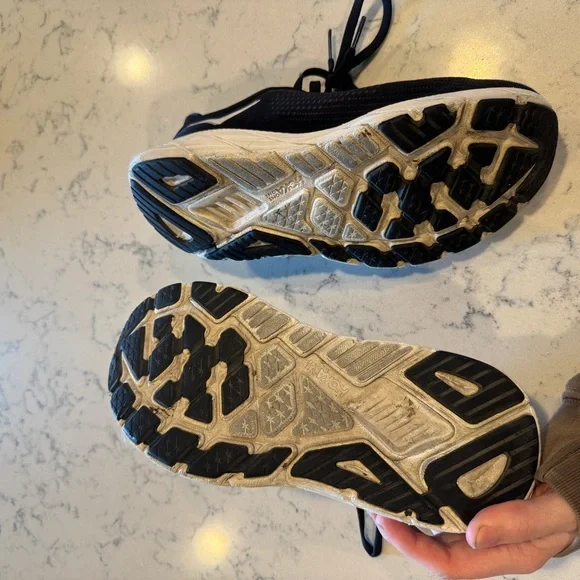 Hoka Women’s One One Arahi 7 Black Athletic Running Shoes -  Size 6 - Picture 2 of 6